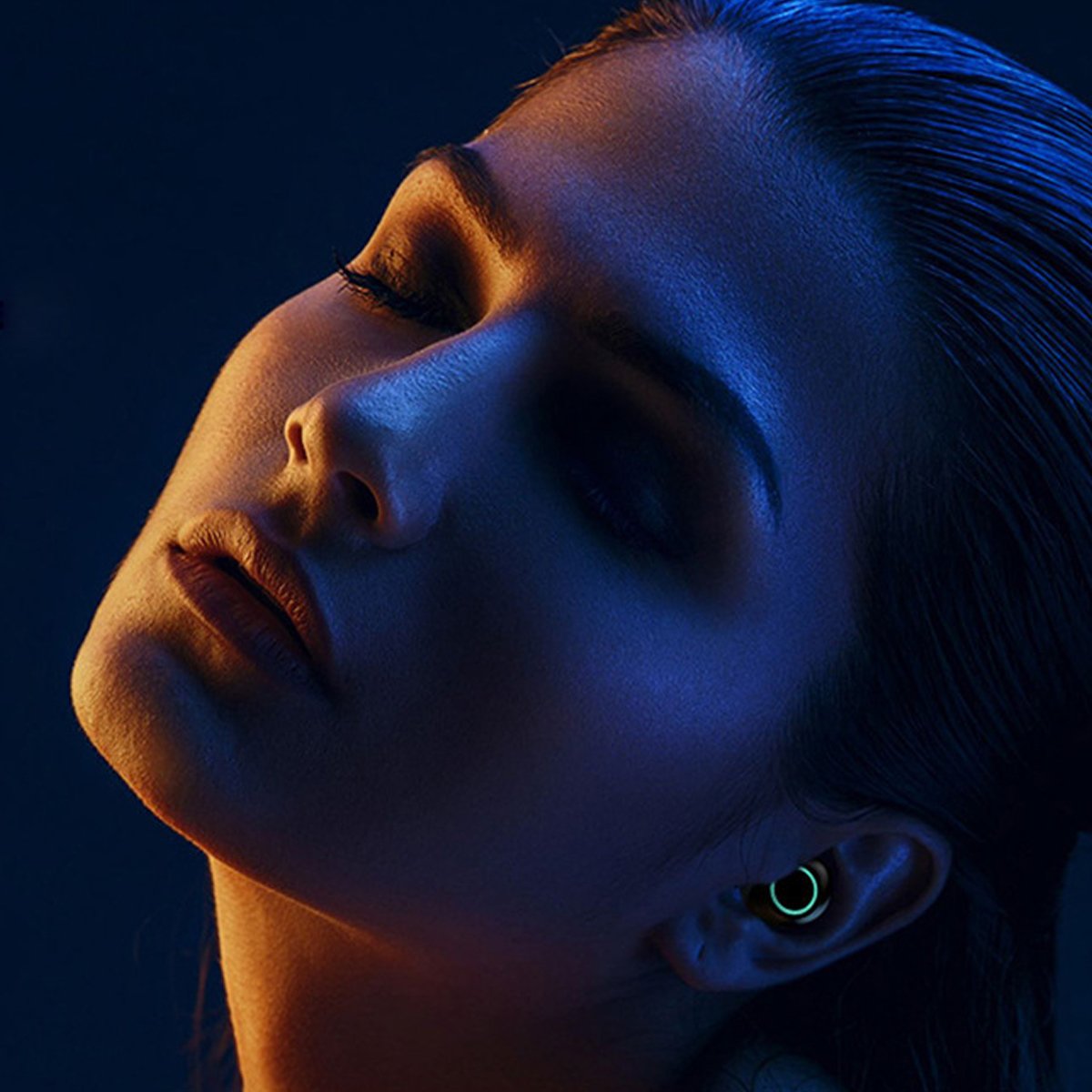 Wireless Headphones With Phone Charger - Stereotech