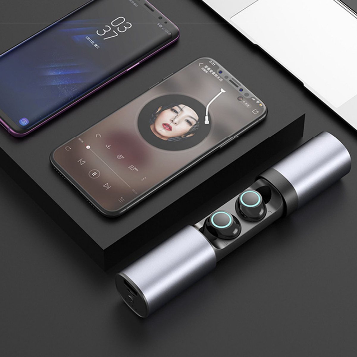 Wireless Headphones With Phone Charger - Stereotech