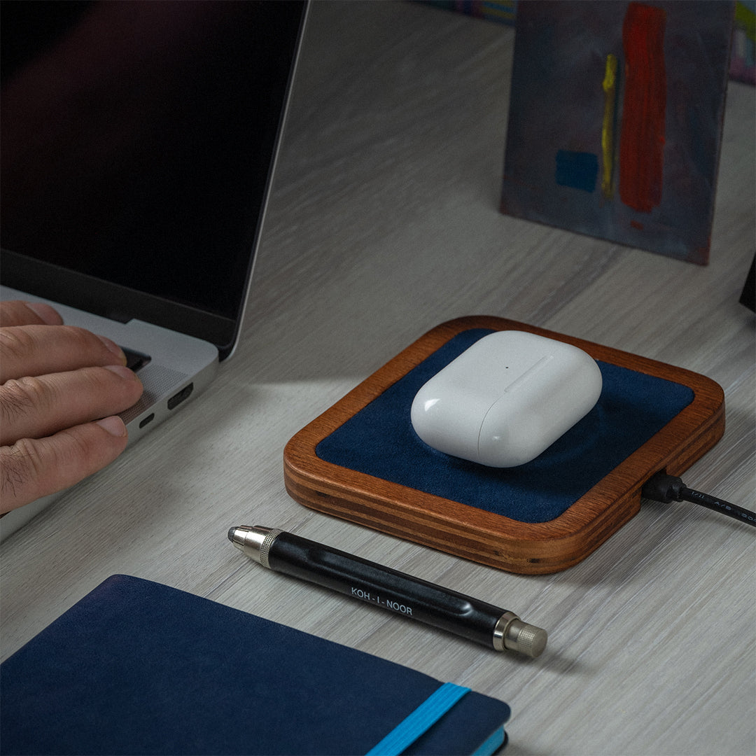 Single-Coil MagSafe Oak Wireless Charger - Stereotech
