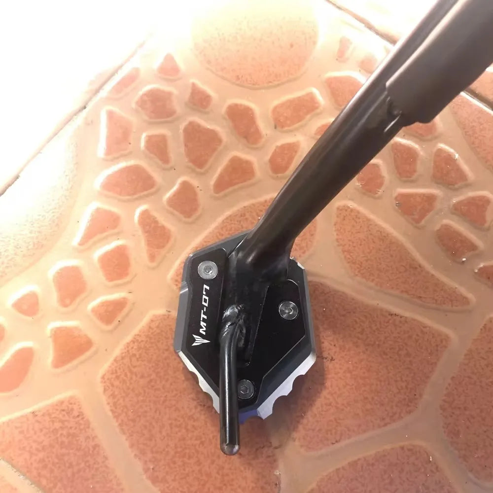 For yamaha MT07 MT-07 mt07 2014-2021 2022 2023 2024 motorcycle Side Stand Enlarge Kickstand Extension Plate Pad key chain ring