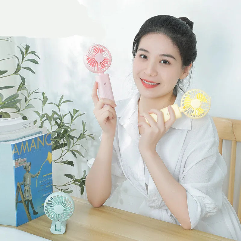 New foldable hand-held small fan Mini portable desktop fan Simple shape, strong wind speed, driven by two AA batteries - Stereotech