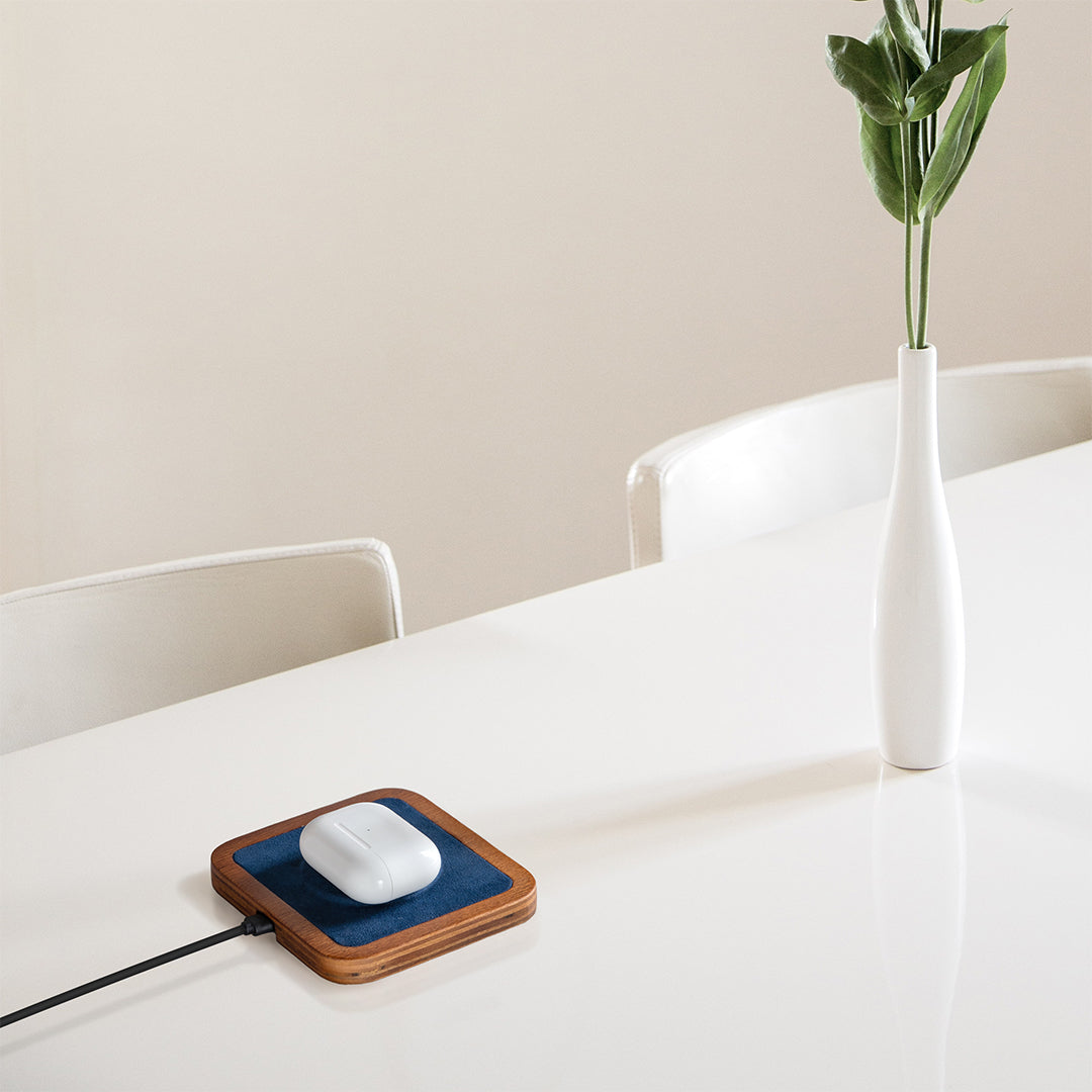 Single-Coil MagSafe Oak Wireless Charger - Stereotech