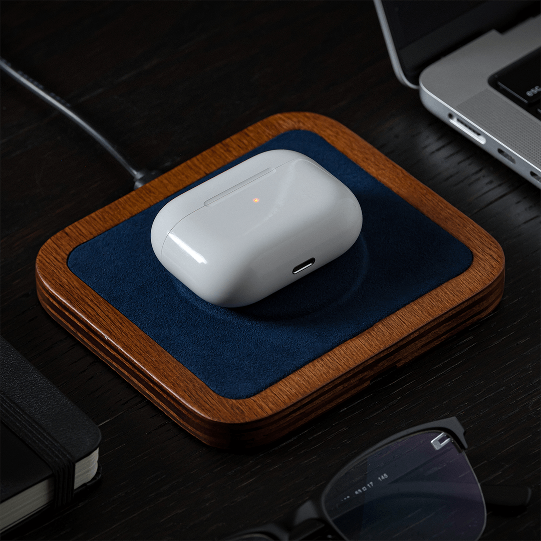 Single-Coil MagSafe Oak Wireless Charger - Stereotech
