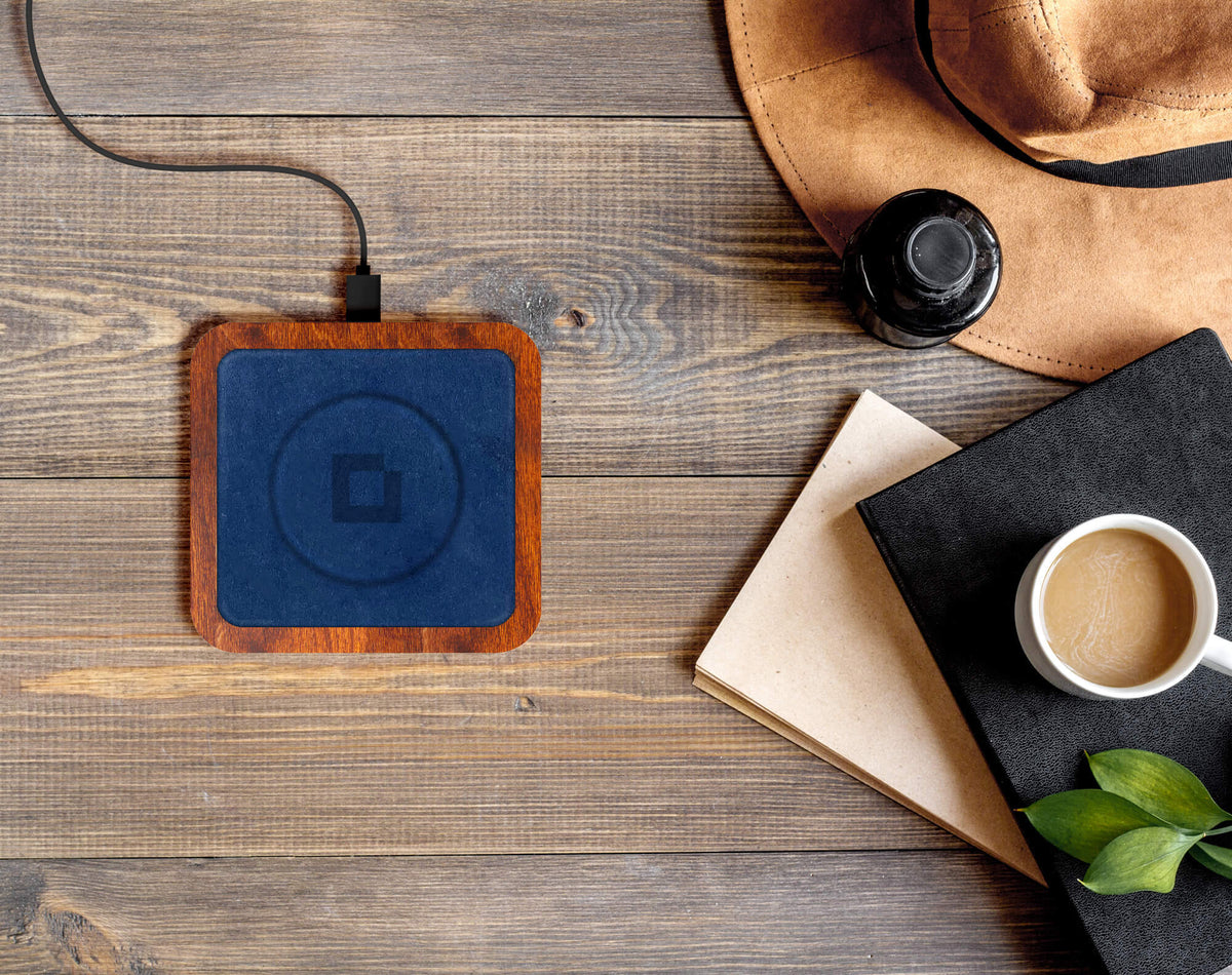 Single-Coil MagSafe Oak Wireless Charger - Stereotech