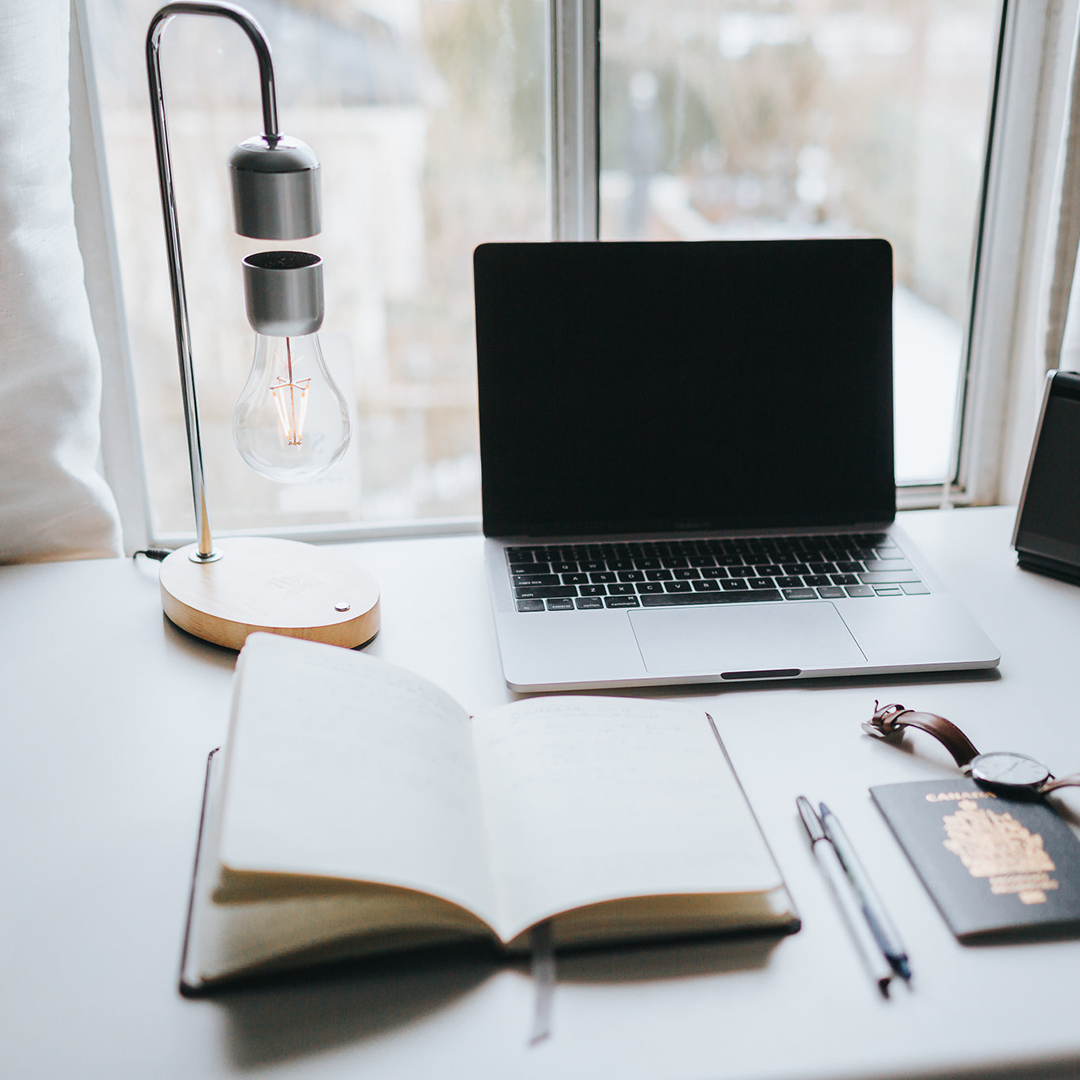 Levitating Wireless Light Bulb Lamp - Stereotech